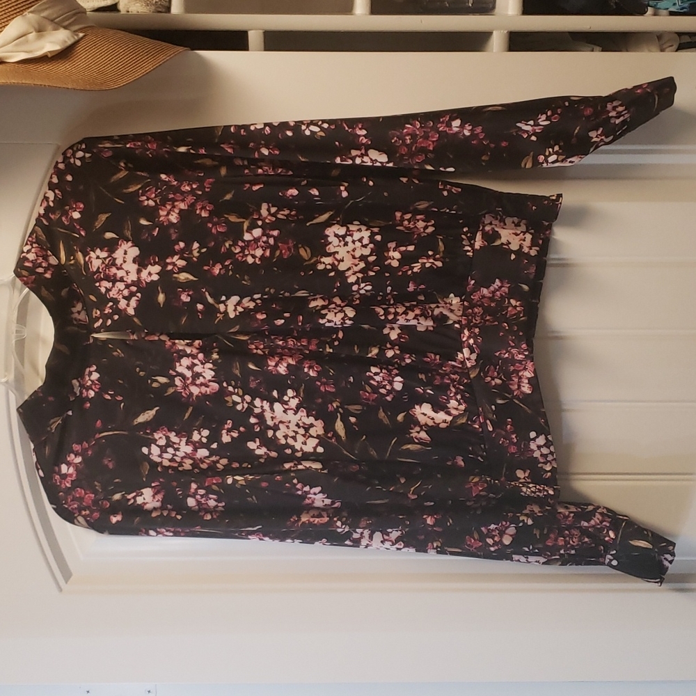 White house black market ladies blouse